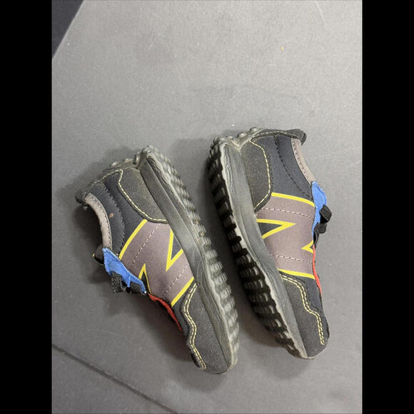 New Balance 327 Toddler Size 5C Black Red Athletic Walking Preppy Shoes Sneakers - Picture 6 of 15